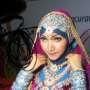 Berbusana ala India, Roro Fitria Buka Puasa Bareng Anak Yatim