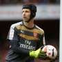 Arsene Wenger: Cech Bisa Meniru Van Der Sar
