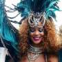 Setengah Bugil, Rihanna Goyang "Hot"