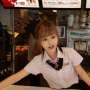 Resto Burger Taiwan Punya Pelayan Secantik Dewi, Netizen Heboh