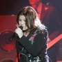 Kelly Clarkson Umumkan Hamil Kedua di Tengah Konser
