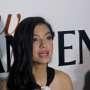'Senjata' Ampuh Raline Shah, Lipstik dan Penjepit Bulu Mata