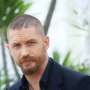 Tom Hardy Telanjang Bulat di Serial "Taboo"