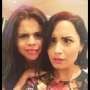 Demi Lovato Pasang Mata Juling, Selena Gomez Julurkan Lidah