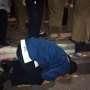 Dijanjikan Diangkat Jadi PNS, Guru Honorer Sujud Syukur di DPR