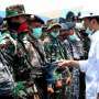 Hadir di HUT TNI, Jokowi Disambut Tepuk Tangan Warga