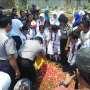 Menteri Yohana Tengok Makam Bocah Dalam Kardus