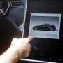 Tesla Mulai Jual Mobil Berteknologi Autopilot