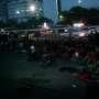 Mahasiswa Salat Maghrib Jamaah di Depan Gedung DPR/MPR