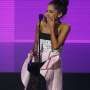 Ariana Grande Sabet Best Pop/Rock Female di AMA 2015