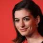 Anne Hathaway Hamil Anak Pertama