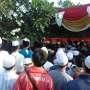 Rebutan Abadikan Penguburan Habib Selon, Pelayat Pakai Tongsis
