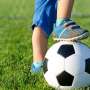 Agar Terhindar dari Osteoporosis, Ajak Anak Main Bola!