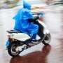4 Perlengkapan Wajib Saat Bermotor di Kala Hujan