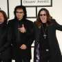 Vokalis Kena Sinusitis, Black Sabbath Tunda Konser