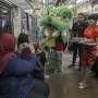 Barongsai Hibur Penumpang Commuterline