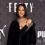 Gaya Cetar Rihanna saat Belanja di Supermarket, Kalung Mutiaranya Bertumpuk