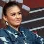 Gaya Busana Agnez Mo Diulas Majalah Vogue