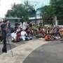 Warga Salat Gerhana di Pelataran Teater Taman Ismail Marzuki