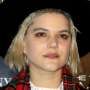Pacar Lesbian Kristen Stewart Acungkan Jari Tengah ke Paparazi