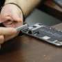 FBI Bobol iPhone Teroris dengan Bantuan Hacker "Topi Abu-abu"