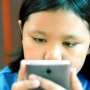 Waspada, Ponsel Pintar Bisa Bikin Anak Juling