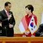 Disambut Ucapan "Selamat Sore" Pelajar Korea, Jokowi Tersenyum