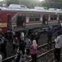 KRL Parung Panjang - Tanah Abang Anjlok di Cisauk