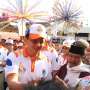Ketika Ahok Joged Bareng Ibu-ibu di Pinggir Danau