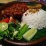 Ramadan, Kafe Ini Sajikan Makanan Kaki Lima