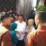 Kahiyang dan Kaesang Ikut Jokowi Berbagi Sembako, Warga Berseri