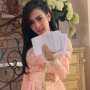 Syahrini Bagikan Angpau Segepok Ukuran Besar ke Anak Kecil