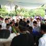 Ratusan Orang Antar Ketua KPU ke 'Rumah Terakhir'