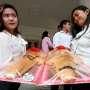 Asal Usul Roti Buaya dan Mitos Buaya Putih Penunggu Encuk di Jakarta