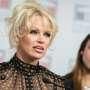 Pamela Anderson Lagi Dipepet Justin Bieber?