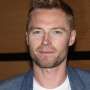 Gelar Konser di Indonesia, Ronan Keating Kenang Momen Bareng Mendiang Adik