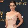 Merasa Trauma, Emilia Clarke Belum Ingin Berfoto dengan Penggemar