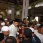 Agus Yudhoyono Salat di Masjid Luar Batang