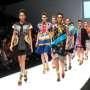 Warna-warni Batik Kediri dari Lenny Agustin di JFW 2017