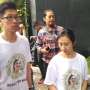Keluarga Bagikan Kaos 'Justice for Mirna'