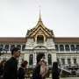 Rakyat Berkumpul di Istana Saksikan Guci Jenazah Raja Thailand