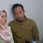 Istri Denny "Cagur" Pakai Hijab, Mertua Pangling