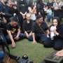 Usai Pemakaman, Ashanty Nyekar ke Pusara Ayah