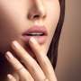 Wanita Ini Bagikan Trik Punya Bibir Tebal dan Berisi, Cuma Perlu Pakai Eyeshadow