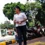 Perempuan Ini Bagi Pin Ahok-Djarot di Parade Bhineka Tunggal Ika