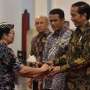Jokowi Serahkan Penghargaan Adhikarya Pangan Nusantara