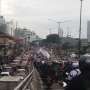 Bermotor dan Tak Pakai Helm, FPI Menuju Monas