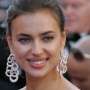 Irina Shayk Sembunyikan Hamil Besar dengan Sweater