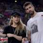Liburan Pique-Shakira 'Kacau': Diganggu Paparazzi dan Anak Sakit