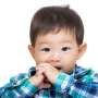 Bayi Senang Masukkan Tangan ke Mulut? Perhatikan Hal Ini
